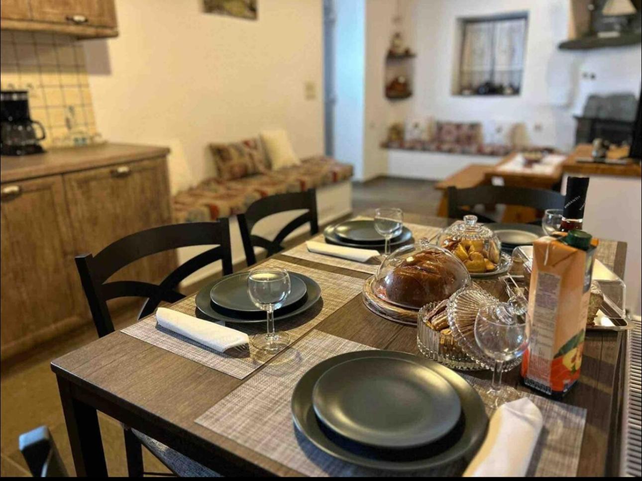 Diavrouxas House In Sifnos Apartment